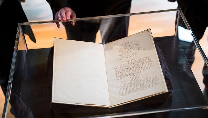 Die Handschrift wurde in London ersteigert - Kosten insgesamt: 140.000 Euro.