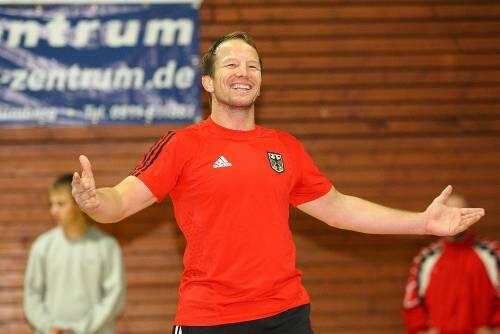 Ringer-Bundestrainer zu Gast in Nürnberg: Alex Leipold gab den Hockey-Bundesliga-Spielern des NHTC und den Zweitliga-Ringern von Johannis eine Lehrstunde.