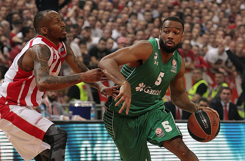 Reggie Redding (r) spielte mit Darussafaka Istanbul in der Euroleague