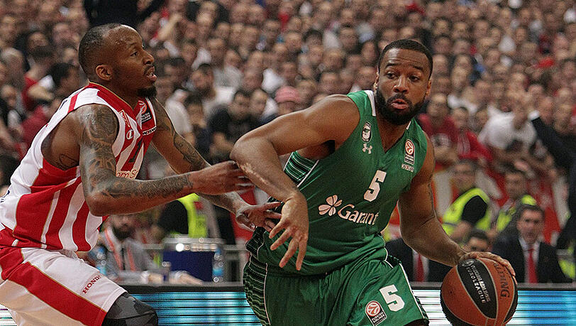 Reggie Redding (r) spielte mit Darussafaka Istanbul in der Euroleague Reggie Redding (r) spielte mit Darussafaka Istanbul in der Euroleague