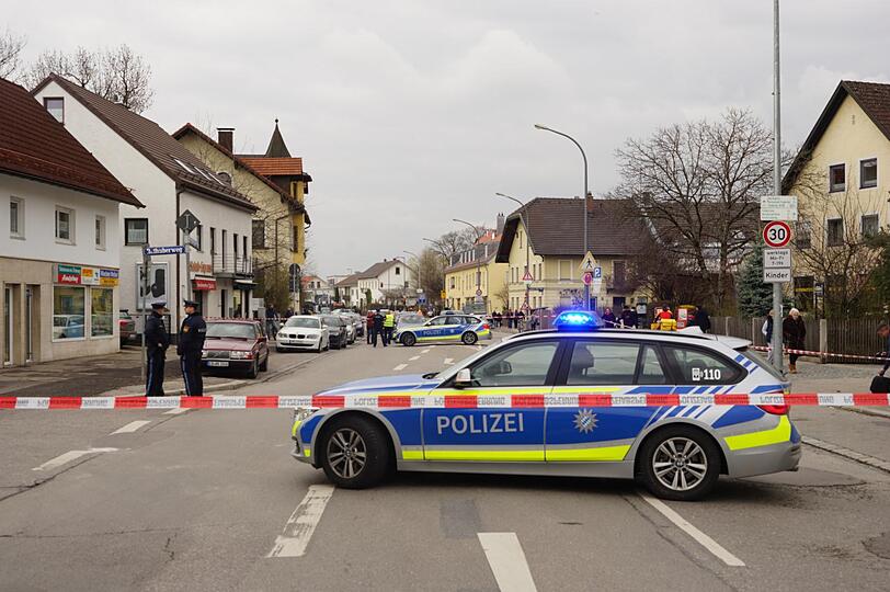 Der Fahrer des Fluchtautos konnte bisher nicht gefasst werden.