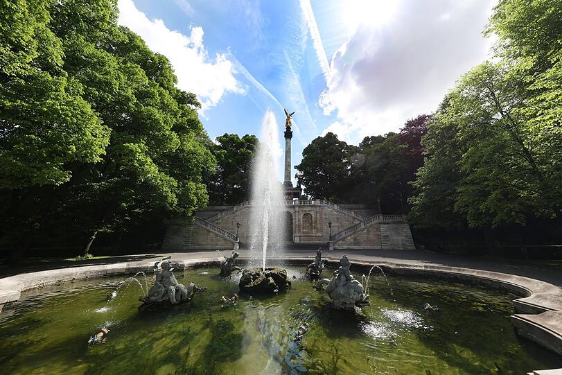 Erbaut 1893: der Brunnen unterhalb des Friedensengels.
