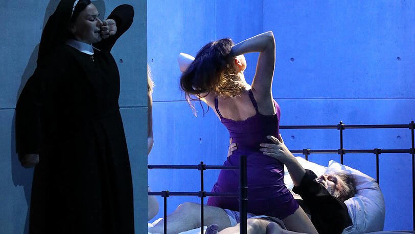 Sex und Religion mit Ausrine Stundyte, Nadezhda Karyazina und Wolfgang Koch in "Die Teufel von Loudun".