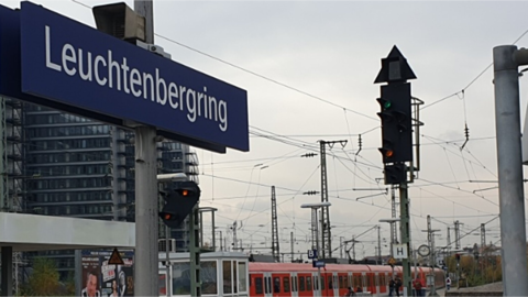Ein 29-Jähriger hat eine Polizistin am Leuchtenbergring beleidigt.