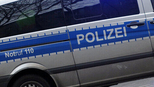 Nach dem Streit mit seiner Frau drohte der Mann damit, das Wohnhaus in die Luft zu sprengen. Die Polizei konnte ihn festnehemen. Nach dem Streit mit seiner Frau drohte der Mann damit, das Wohnhaus in die Luft zu sprengen. Die Polizei konnte ihn festnehemen.