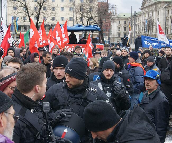 Die Bilder von der Demo gegen die Sicherheitskonferenz am Samstag.