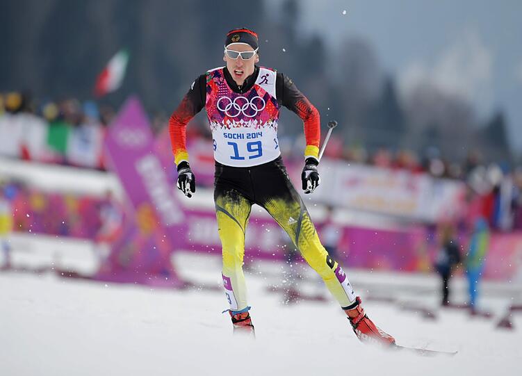 Hätte ich gewusst, dass wir so viel Vorsprung haben, hätte ich mir beim Aufstehen mehr Mühe gegeben.
Langläufer Tim Tscharnke nach seinem Sturz im Teamsprint kurz vor dem Ziel.