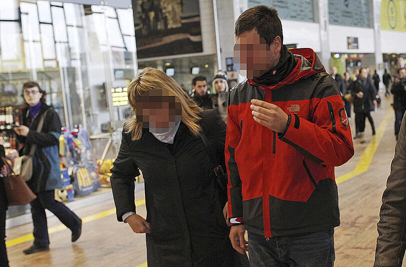 Auch in Barcelona wo die Maschine startete, treffen schockierte Angehörige der Passagiere ein.