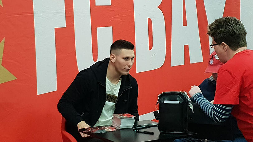 Niklas Süle auf der Weihnachtsfeier des Bayern-Fanklubs "Rollwagerl 93".