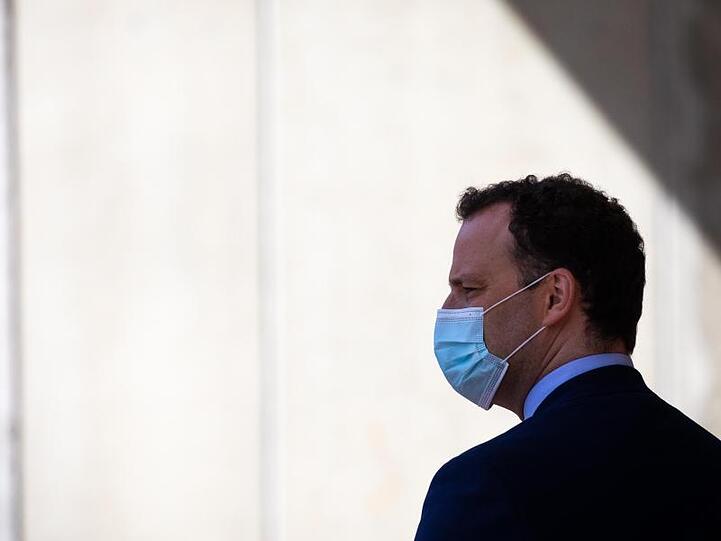 Gesundheitsminister Jens Spahn mit Mundschutz.