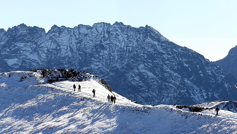 Verschneite Berge in der Hohen Tatra. (Archivbild)