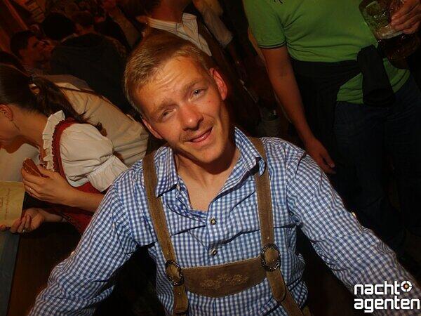 Oktoberfest 2011 auf der Theresienwiese (Dienstag, 20.09.2011). Noch mehr Pics gibts hier www.nachtagenten.de.