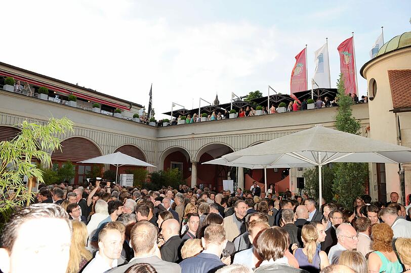 Der EmpfangBeim Empfang von Bavaria Film im Künstlerhaus am Lenbachplatz zeigte sich wieder allerlei Pominenz aus Film und Fehrnsehn. Anlass war das Filmfest München.