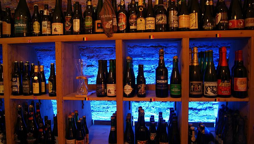 Raritätenkeller im Bier-Kultur-Haus von Braumeister Axel Kiesbye in Obertrum bei Salzburg. Raritätenkeller im Bier-Kultur-Haus von Braumeister Axel Kiesbye in Obertrum bei Salzburg.
