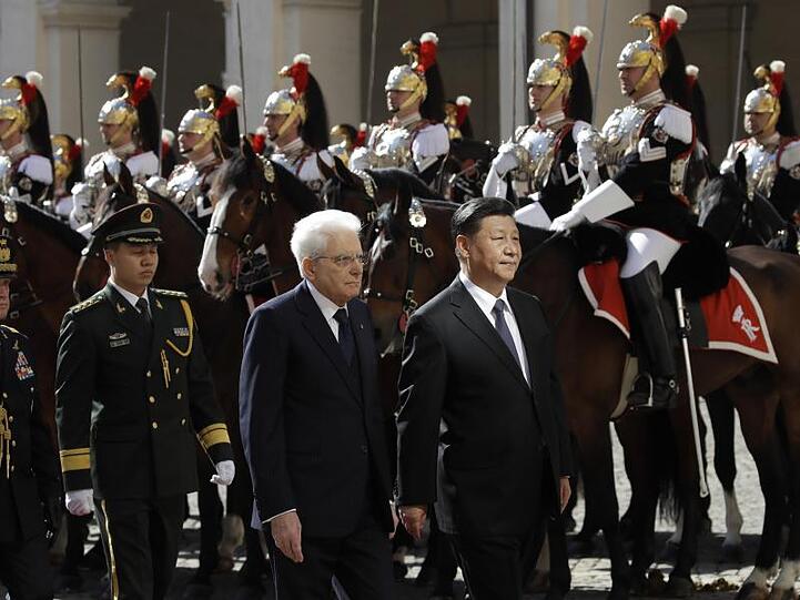 Italiens Präsident Sergio Mattarella empfängt den chinesischen Präsidenten Xi Jinping am Quirinalspalast in Rom.
