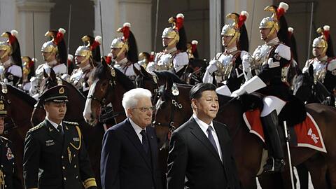 Italiens Präsident Sergio Mattarella empfängt den chinesischen Präsidenten Xi Jinping am Quirinalspalast in Rom.