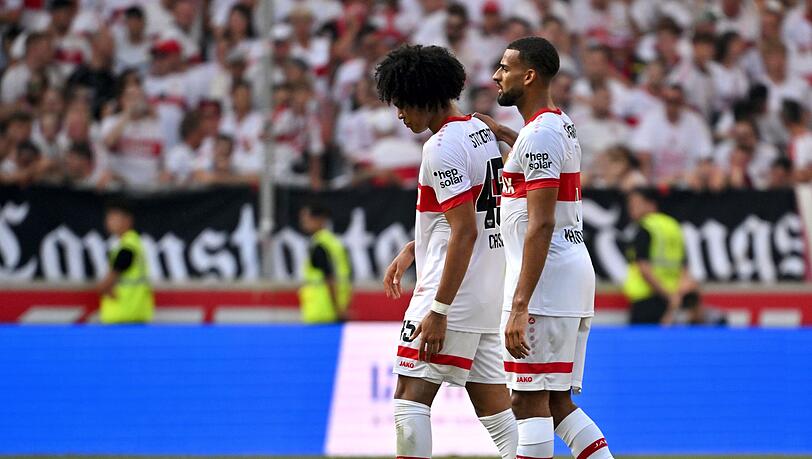 Enttäuscht nach dem Remis gegen Mainz: Die Stuttgarter Anrie Chase (l.) und Josha Vagnoman.