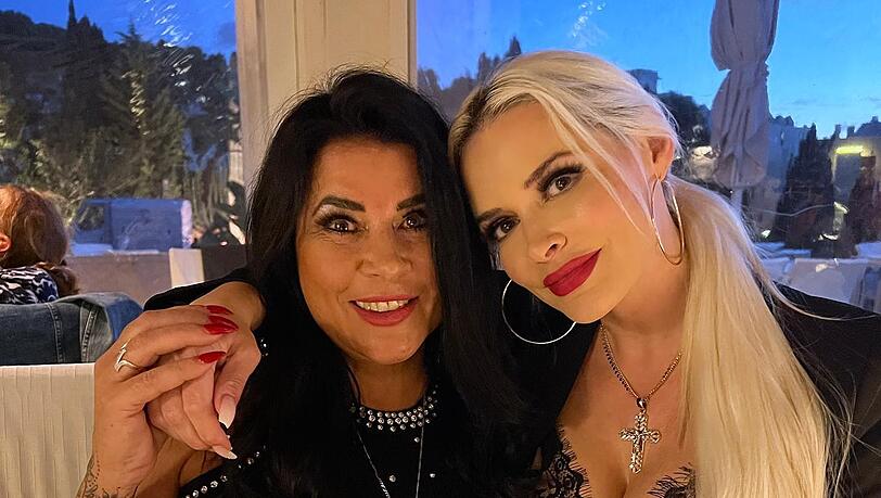 Iris Klein mit ihrer ältesten Tochter, Daniela Katzenberger