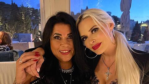 Iris Klein mit ihrer ältesten Tochter, Daniela Katzenberger