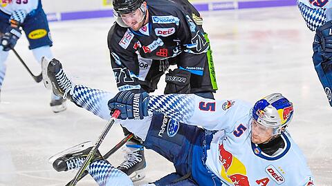 Mal nicht obenauf: Der EHC um Keith Aulie kassiert in Straubing die erste Saisonniederlage.