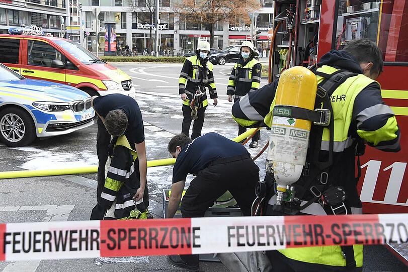 Gegenstände im Treppenhaus erschwerten eine Flucht der Menschen.