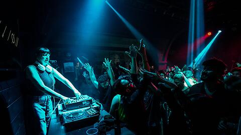 Die in Berlin lebende DJ Nuria legt in Damaskus auf.