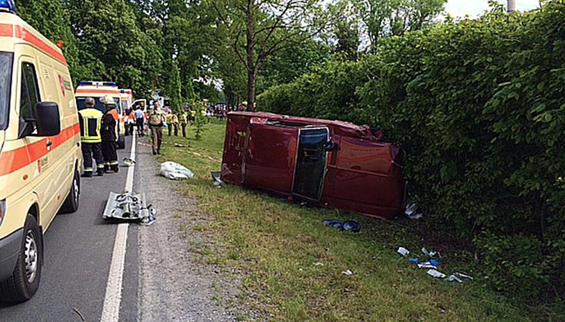Sie kam auf dem Heimweg am Ortsausgang von Maxlrain in einer Linkskurve ins Schleudern und geriet nach etwa 100 Metern nach links von der Fahrbahn ab.