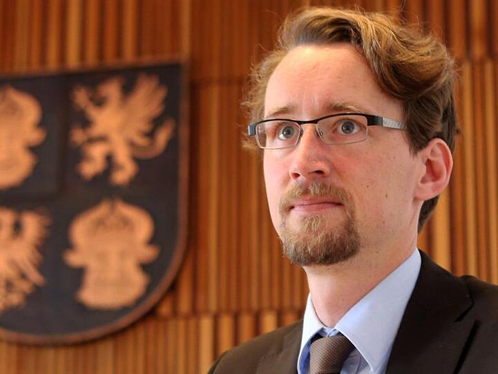 Brodkorb war von 2011 bis 2016 Bildungsminister im Kabinett des damaligen Ministerpräsidenten Erwin Sellering, der als Brodkorbs Förderer galt.