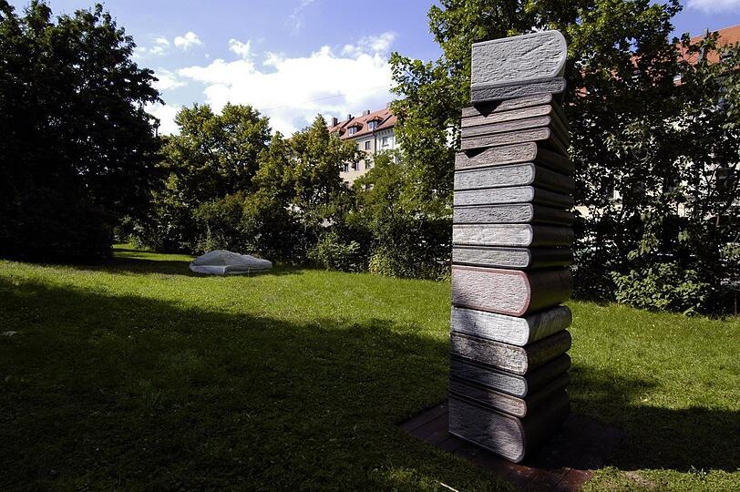 Seit 2007 werden im Dichtergarten Skulpturen aufgestellt.