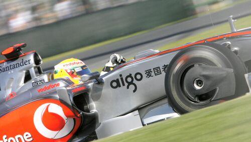 Lewis Hamilton hatte sich viel zu sagen mit seinen Ingenieuren in den letzten Runden des Auftaktrennens. Lewis Hamilton hatte sich viel zu sagen mit seinen Ingenieuren in den letzten Runden des Auftaktrennens.