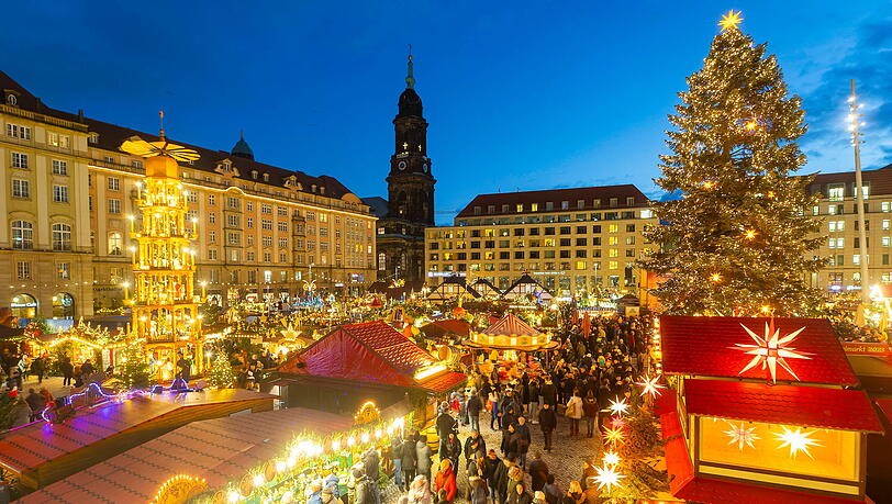 Lichterzauber über dem berühmten Dresdner Striezelmarkt – übernachten können Sie fußläufig im Premier Inn Hotel. Lichterzauber über dem berühmten Dresdner Striezelmarkt – übernachten können Sie fußläufig im Premier Inn Hotel.