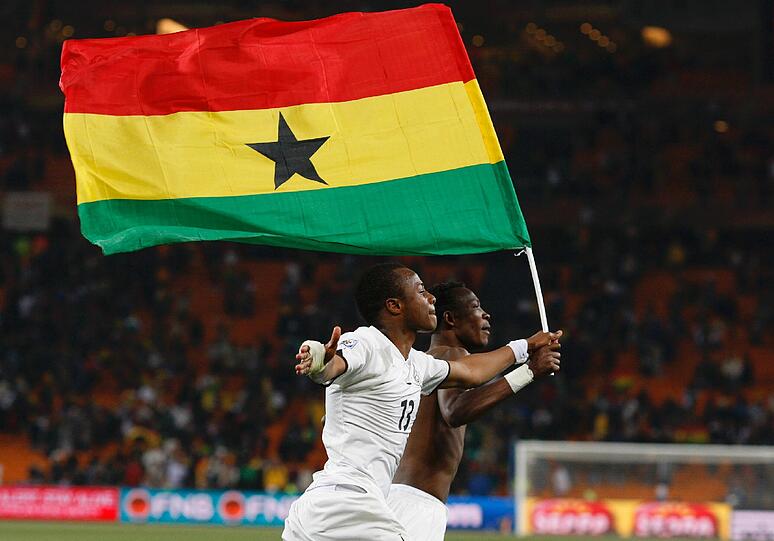 Sternstunde WM 2010: Hier feiert er mit zusammen mit Ayew den historischen Einzug von Ghana ins Achtelfinale