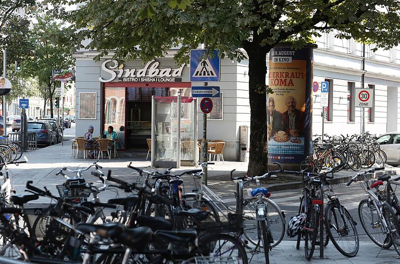 Im Sindbad kann man auch spätabends arabisch einkaufen.