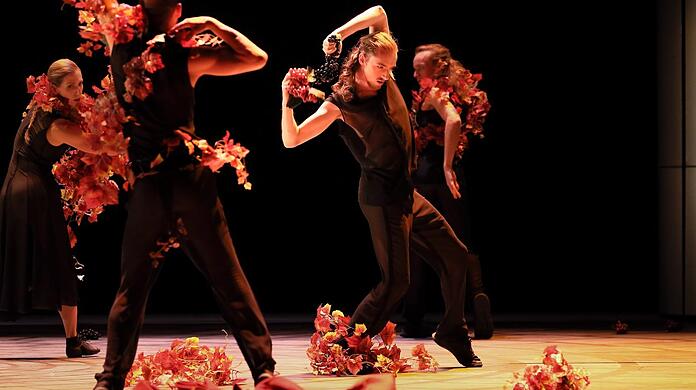 Das Ballett des Staatstheaters am Gärtnerplatz feiert in Karl Alfred Schreiners Barock-Pasticcio "Amors Fest" den Herbst.
