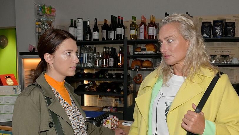 "GZSZ": Lilly (l.) lässt Maren deutlich ihre Verletzung spüren.