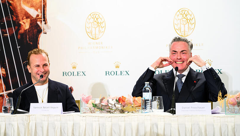 Dirigent Yannick N&eacute;zet-S&eacute;guin und Philharmoniker-Vorstand Daniel Froschauer (re.) bei der Pressekonferenz der Wiener Philharmoniker anl&auml;sslich des Neujahrskonzertes 2026 in Wien.