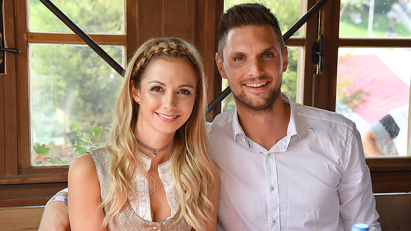 Stattdessen steht Sven Ulreich im Tor. Daumen drücken wird seine Frau Lisa Ulreich.
