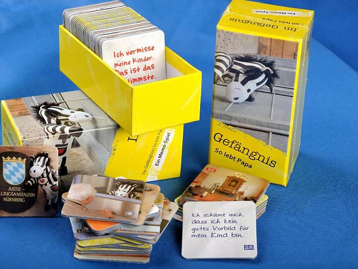 Das Memory-Spiel "Im Gefängnis - so lebt Papa". Foto: Tilmann Grewe/dpa/Archivbild