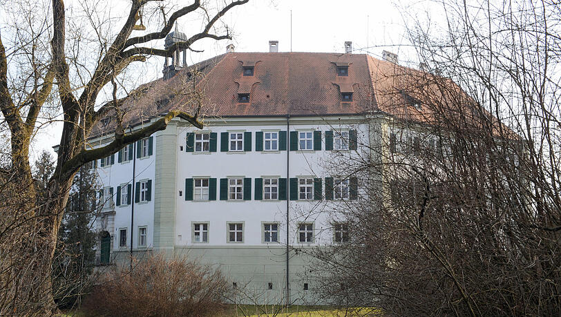 Das Schloss in Sünching. Skandalrocker Doherty stand dort für Dreharbeiten zur Verfilmung von Alfred de Mussets autobiografischen Roman "Bekenntnisse eines jungen Zeitgenossen" vor der Kamera. Für den Rocker ein Film-Debüt. Das Schloss in Sünching. Skandalrocker Doherty stand dort für Dreharbeiten zur Verfilmung von Alfred de Mussets autobiografischen Roman "Bekenntnisse eines jungen Zeitgenossen" vor der Kamera. Für den Rocker ein Film-Debüt.
