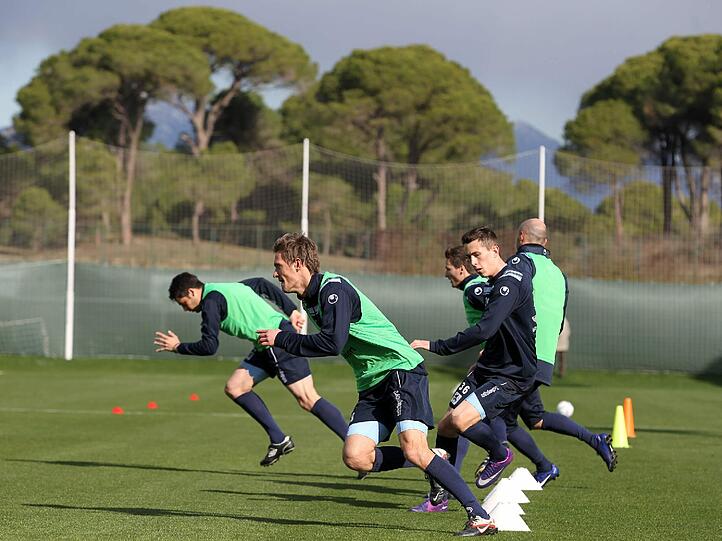 Gute Stimmung beim Trainingslager der Löwen in Belek. Eindrücke vom Gute-Laune-Training der Sechz?ger - zum Durchklicken.