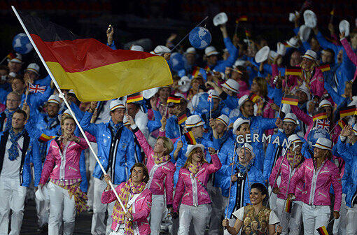 Die Feuerwerke funkelten, die Show faszinierte und ganz London war in Aufruhr: Am Freitagabend wurden die Olympischen Spiele 2012 mit viel Bombast eröffnet.