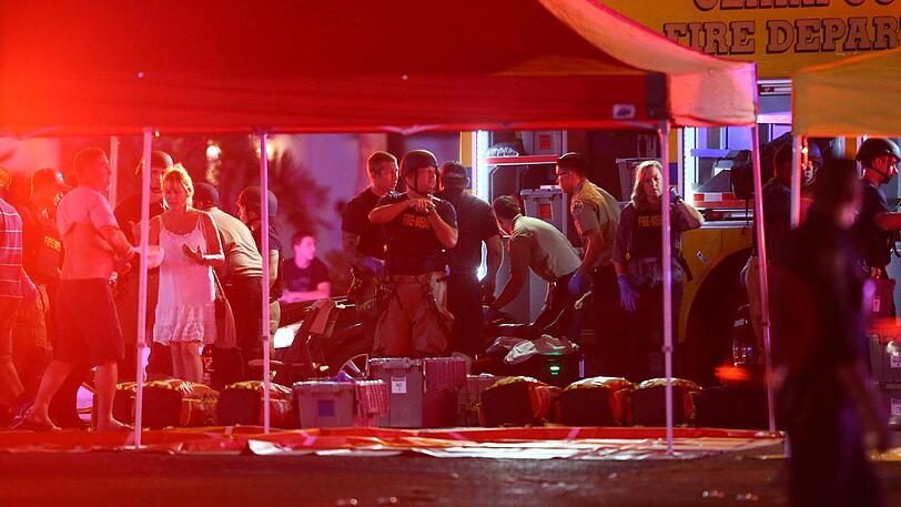 Drama in Las Vegas. Der als Steven Paddock identifizierte Schütze feuerte auf zahlreiche Konzertbesucher. Die Bilder.