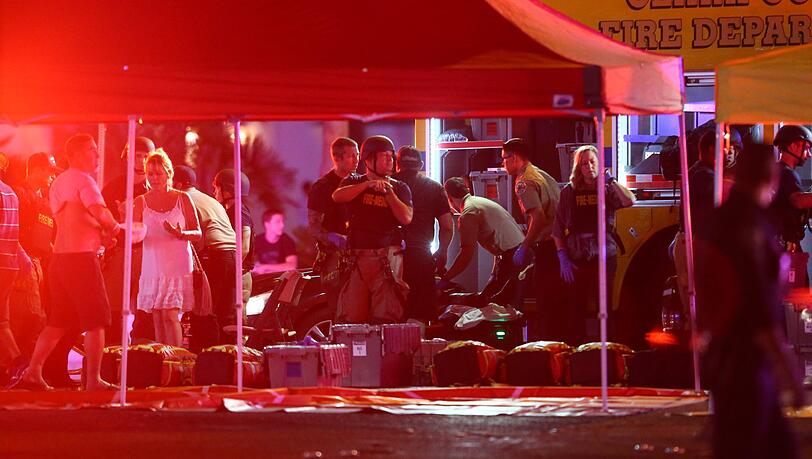 Drama in Las Vegas. Der als Steven Paddock identifizierte Schütze feuerte auf zahlreiche Konzertbesucher. Die Bilder. Drama in Las Vegas. Der als Steven Paddock identifizierte Schütze feuerte auf zahlreiche Konzertbesucher. Die Bilder.