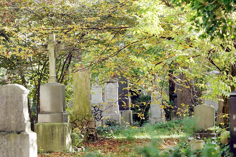 Der Alte Südliche Friedhof hat eine lange Geschichte. Hier ruhen viele bekannte Münchner Persönlichkeiten.