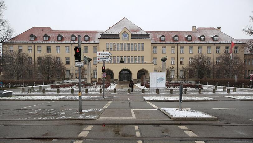 Historische Münchner Klinik: das Schwabinger Krankenhaus in diesen Tagen.