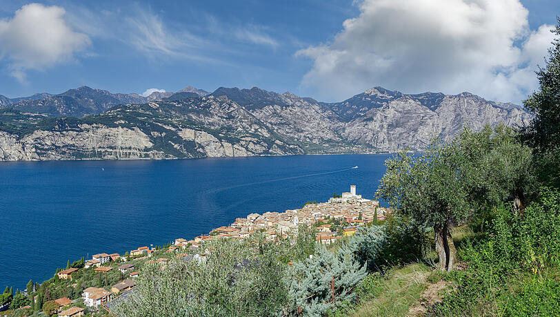 Die anhaltende Trockenheit und Wasserknappheit machen Italien weiter zu schaffen. Der Gardasee leidet aktuell unter extrem niedrigen Wasserständen.