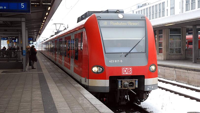 Zwischen Ostbahnhof und Ismaning/Johanneskirchen/Flughafen Terminal gibt es auf der Linie S8 zwischen 2. und 22. Januar Schienenersatzverkehr. (Archivbild)