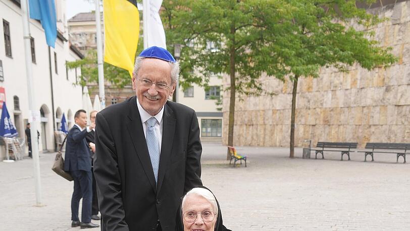 Alt-OB Christian Ude und seine Frau Edith. Alt-OB Christian Ude und seine Frau Edith.