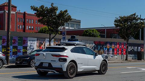 Zun&auml;chst waren fahrerlose Waymo-Robotaxis vor allem in sonnigen Gegenden wie San Francisco unterwegs. (Archivbild)