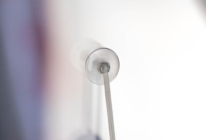 Saugnäpfe haben leider die nervige Angewohnheit, immer wieder von ihrem ursprünglichen Platz abzufallen. Sprühen Sie etwas Haarspray auf die gewünschte Haltfläche und bringen Sie anschließend den Saugnapf an, um alles dort zu behalten, wo es hingehört. Saugnäpfe haben leider die nervige Angewohnheit, immer wieder von ihrem ursprünglichen Platz abzufallen. Sprühen Sie etwas Haarspray auf die gewünschte Haltfläche und bringen Sie anschließend den Saugnapf an, um alles dort zu behalten, wo es hingehört.